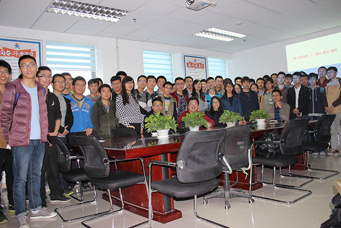 “有人杯”參賽者齊聚有人物聯網參觀學習合影 “有人杯”參賽者齊聚有人物聯網參觀學習合影