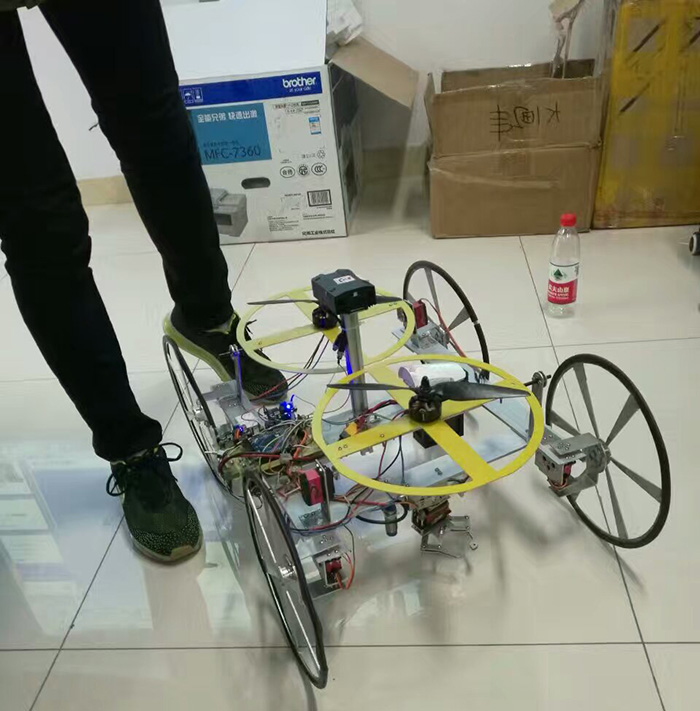 有人杯的參賽品之一 有人杯的參賽品之一